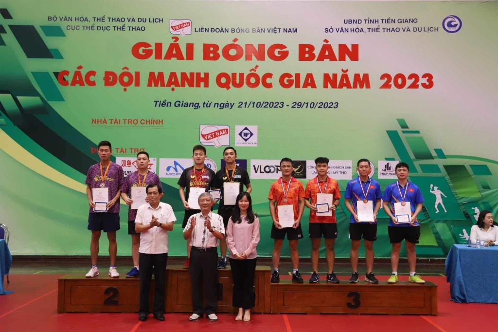 Anh Ho&agrave;ng, Mai Ngọc, Đ&igrave;nh Đức gi&uacute;p CLB b&oacute;ng b&agrave;n H&agrave; Nội T&amp;T gi&agrave;nh 2 huy chương V&agrave;ng nội dung đ&ocirc;i nam v&agrave; đ&ocirc;i nam nữ tại Giải b&oacute;ng b&agrave;n c&aacute;c đội mạnh quốc gia 2023 &nbsp;