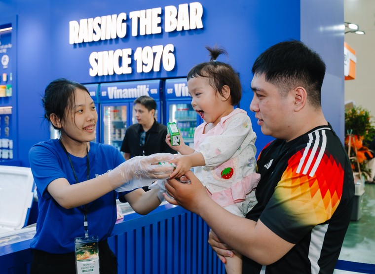 Vinamilk lan tỏa gi&#225; trị thương hiệu Việt tại Hội chợ M&#249;a Thu 2025 - Ảnh 2