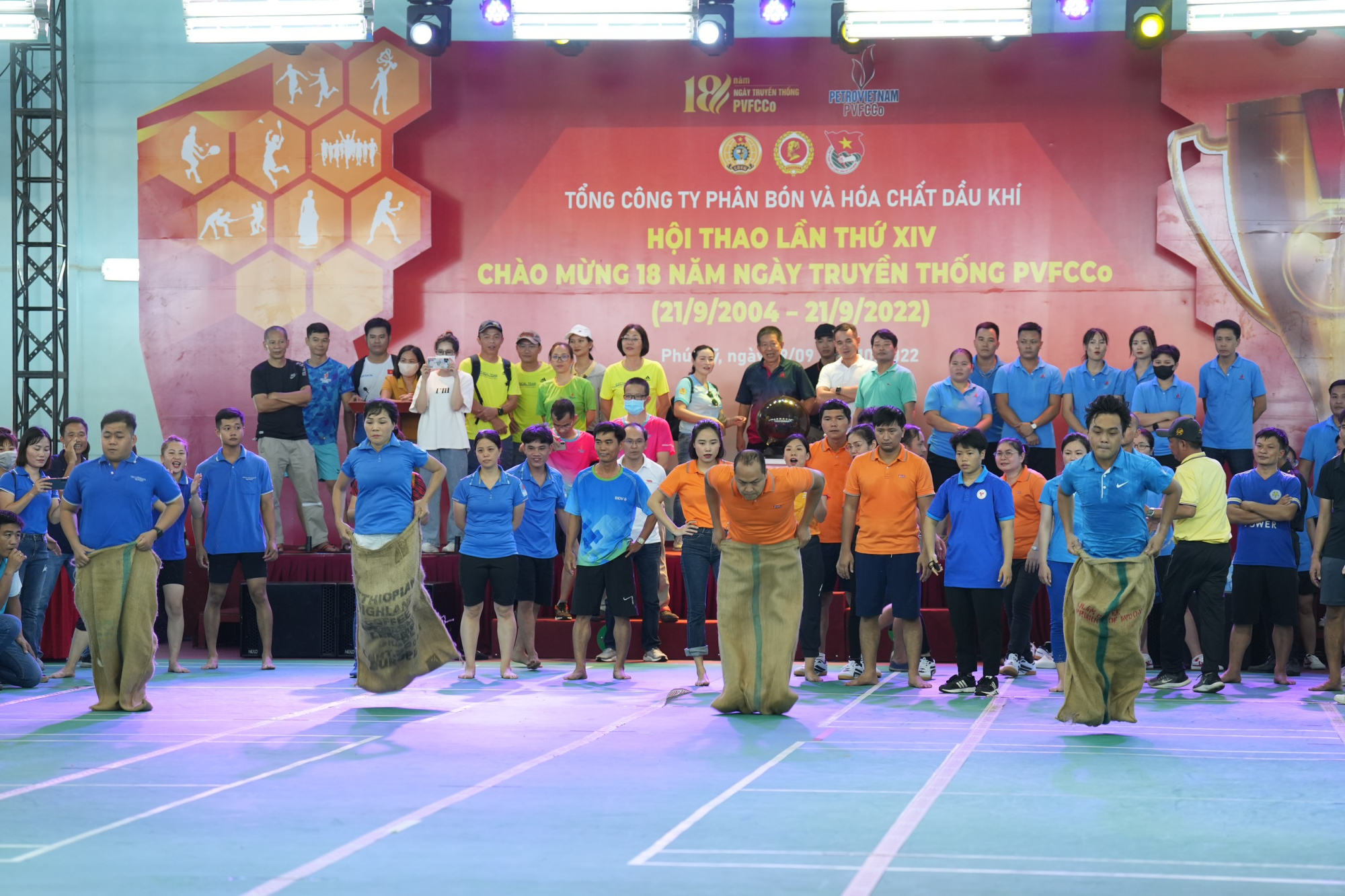 Hội thao truyền thống lần thứ 14 của PVFCCo: S&#244;i nổi v&#224; gắn kết - Ảnh 3