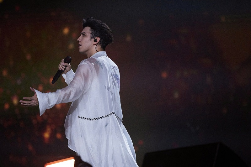 Dimash Kudaibergen: Tại sao cả thế giới “ph&#225;t cuồng” trước một giọng h&#225;t? - Ảnh 3