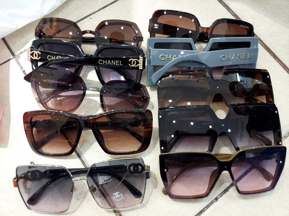 Truy qu&#233;t lượng lớn h&#224;ng giả, h&#224;ng nh&#225;i tại ‘thi&#234;n đường mua sắm’ Saigon Square - Ảnh 1