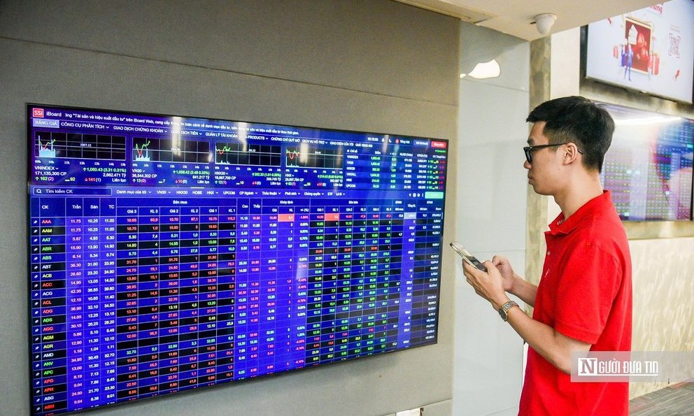 Lăng k&#237;nh chứng kho&#225;n 2/11: Rủi ro ngắn hạn vẫn ở mức cao - Ảnh 1