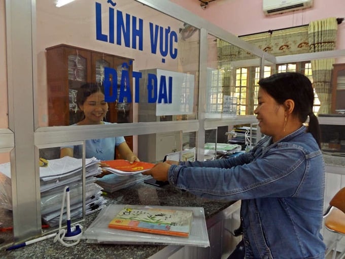 Thời gian chờ cấp "sổ đỏ" tại H&agrave; Nội r&uacute;t ngắn c&ograve;n 14 ng&agrave;y.