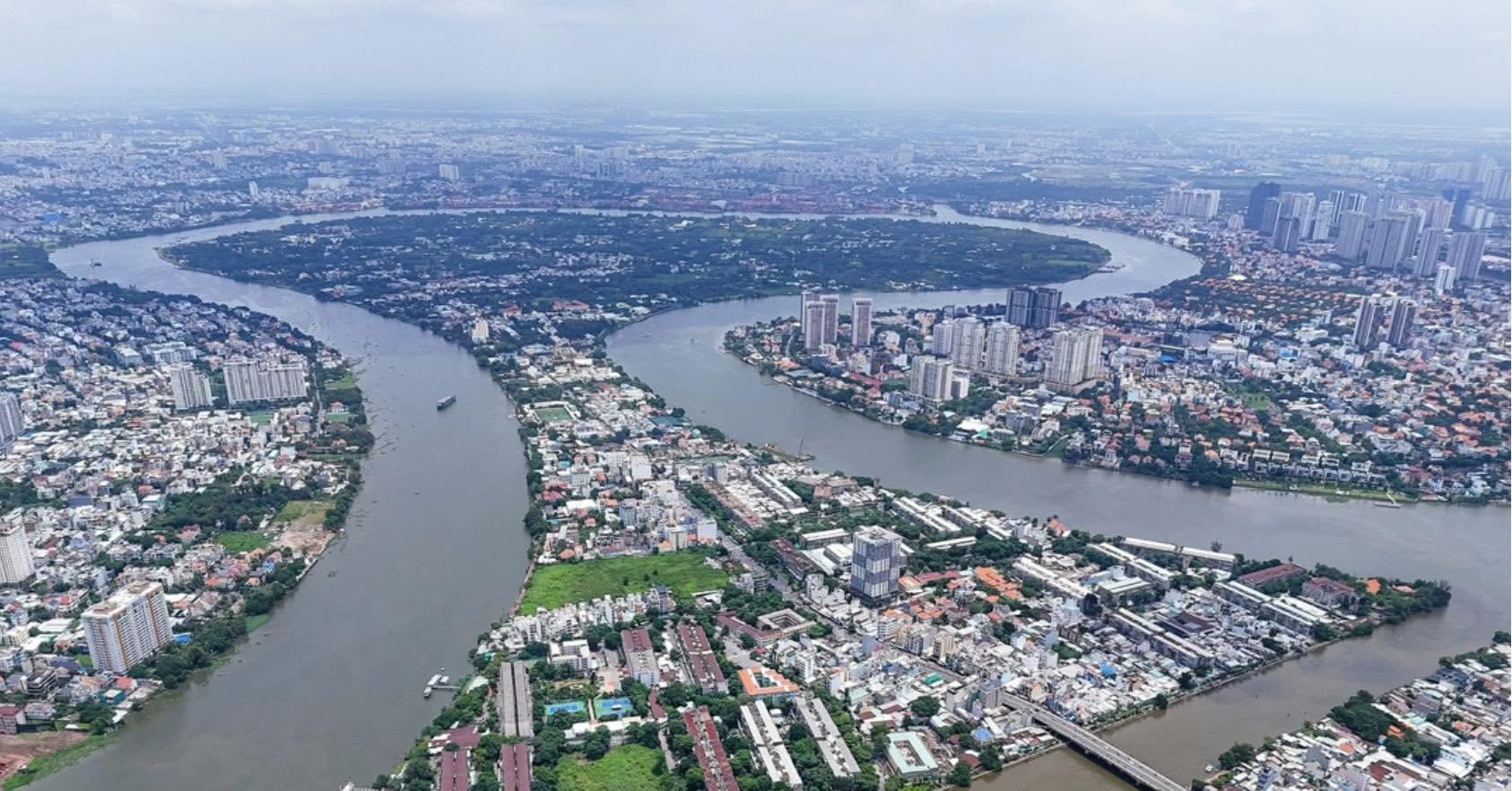 Gi&#225; nh&#224; cao kỷ lục: Gi&#225; b&#225;n đang cao hơn gi&#225; trị thực bao nhi&#234;u? - Ảnh 1