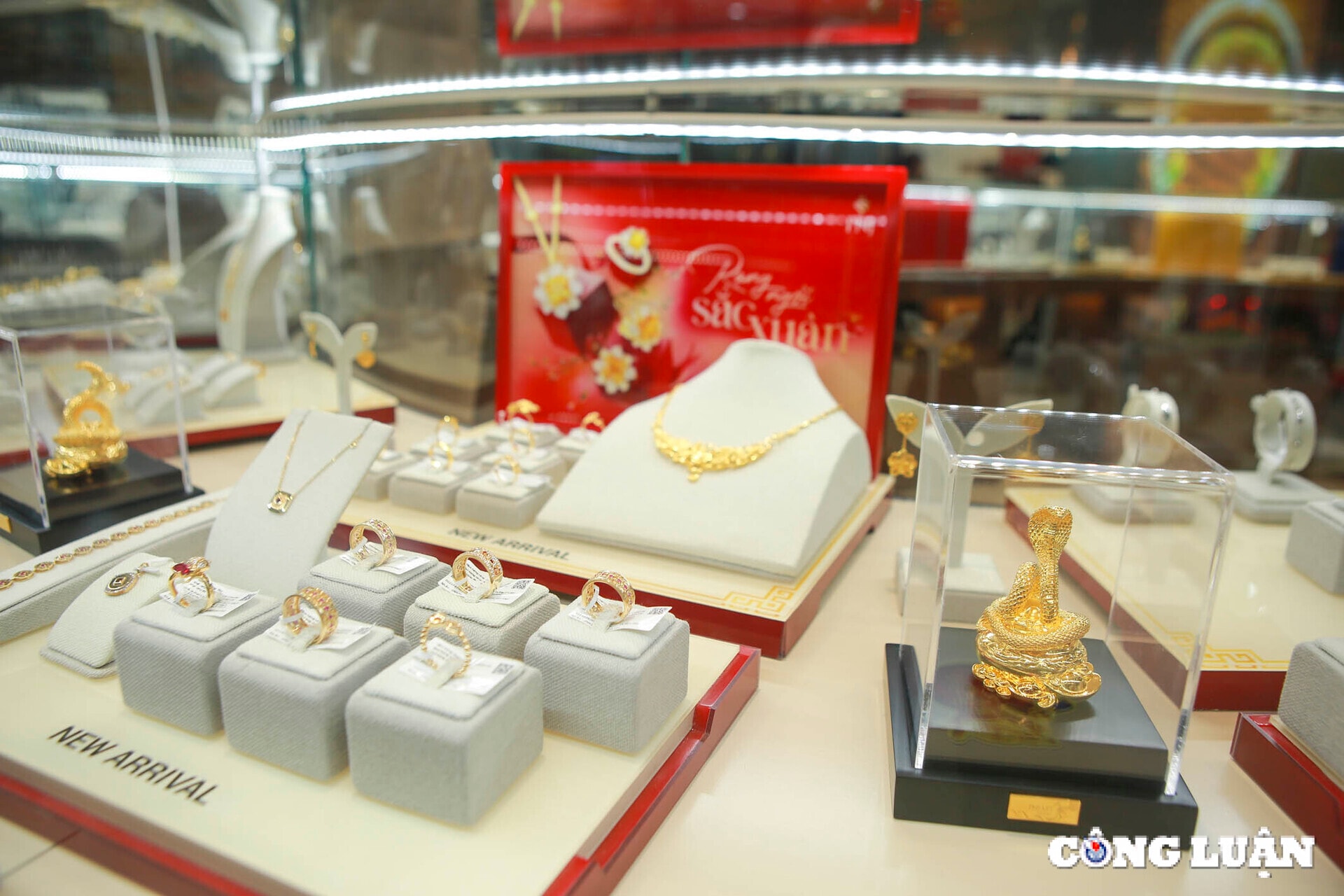 S&aacute;ng nay (3/11), gi&aacute; v&agrave;ng trong nước giảm 300.000 đồng/lượng, đưa gi&aacute; v&agrave;ng miếng SJC xuống s&aacute;t mốc 148 triệu đồng/lượng.