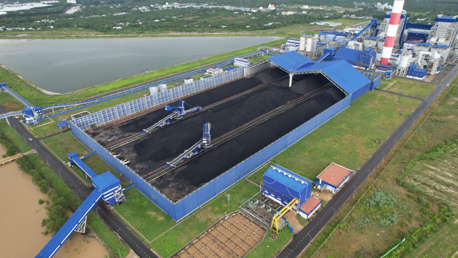 Than nhập khẩu sẽ được đấu trộn với than trong nước đảm bảo quy chuẩn xuất b&aacute;n cho c&aacute;c nh&agrave; m&aacute;y nhiệt điện. (Ảnh:CLM)