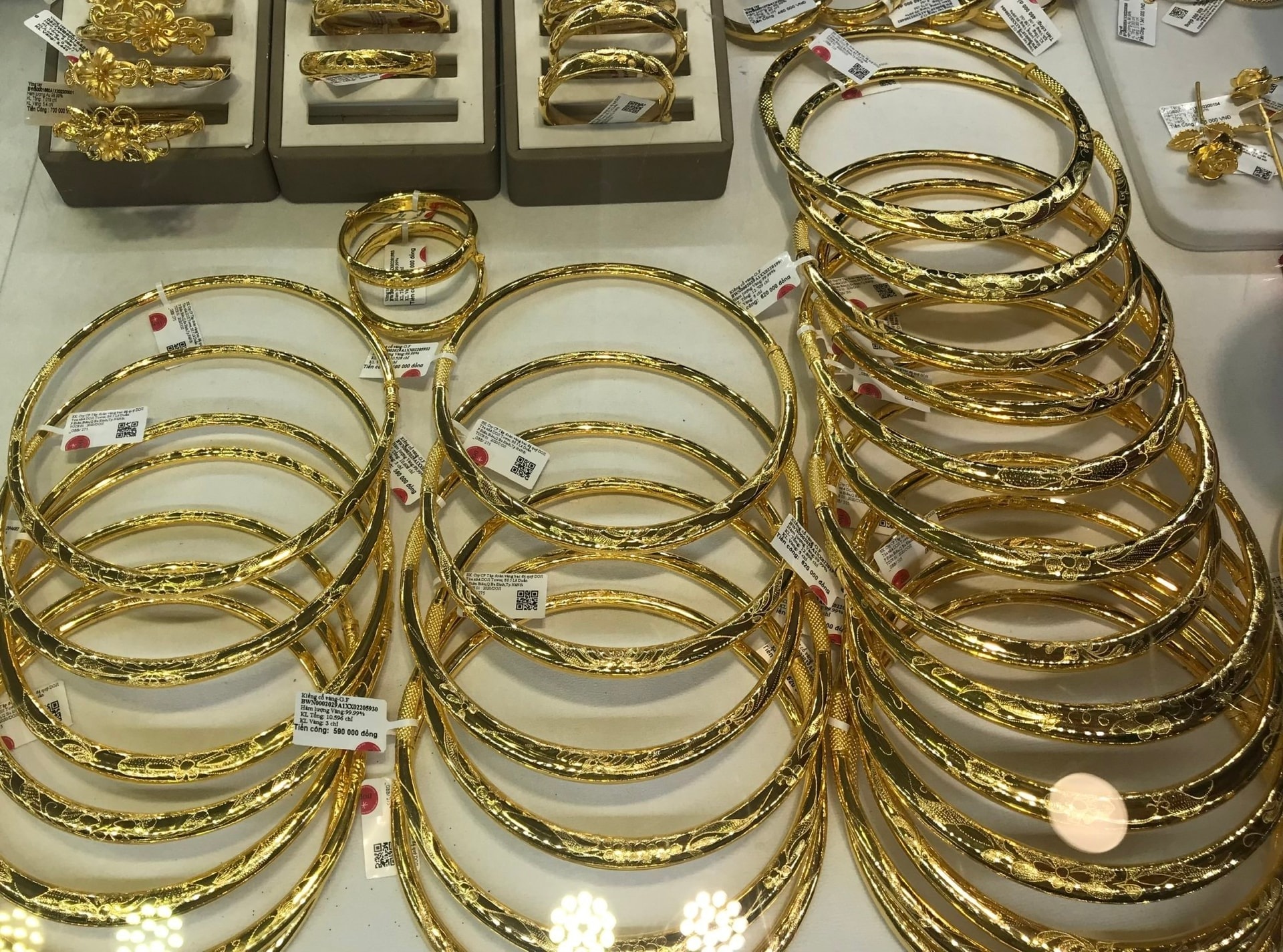 Gi&#225; v&#224;ng h&#244;m nay 4/11/2025: V&#224;ng tăng nhẹ nhờ Fed sắp hạ l&#227;i suất - Ảnh 1