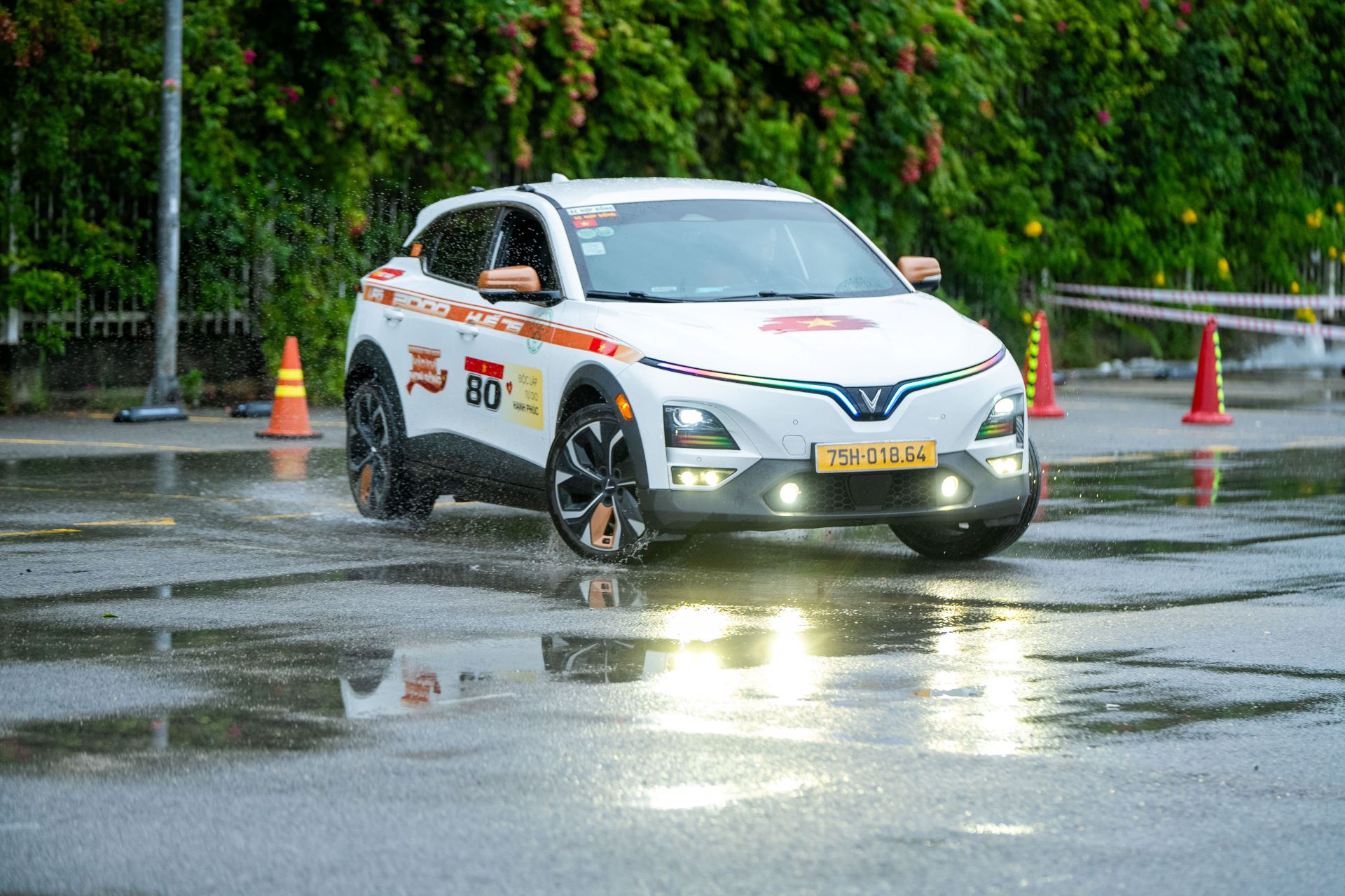 “C&#224;y” 120.000 km, kh&#225;ch h&#224;ng Việt nhận x&#233;t về VinFast VF 6: “Chiếc xe đẻ ra tiền” - Ảnh 2