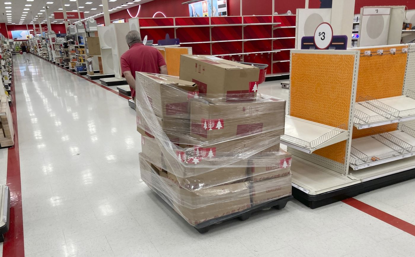 Một cuộc khủng hoảng đang đe dọa &quot;nhấn ch&#236;m&quot; kinh tế to&#224;n cầu, khiến c&#225;c NHTW tiến tho&#225;i lưỡng nan v&#236; nguy cơ tr&#236; trệ đi k&#232;m với lạm ph&#225;t - Ảnh 4