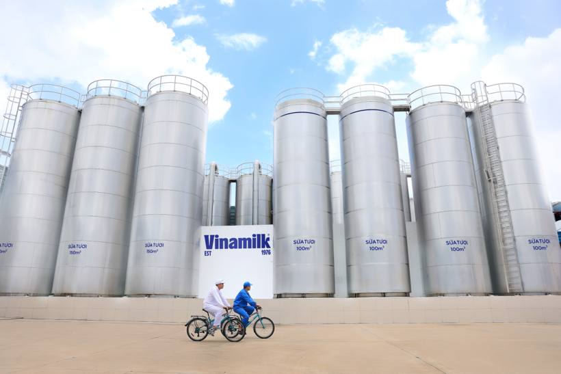 Hệ thống 14 nh&agrave; m&aacute;y đạt nhiều ti&ecirc;u chuẩn quốc tế v&agrave; thực h&agrave;nh sản xuất xanh gi&uacute;p Vinamilk đ&aacute;p ứng được ti&ecirc;u ch&iacute; ng&agrave;y c&agrave;ng cao của nhiều thị trường xuất khẩu.