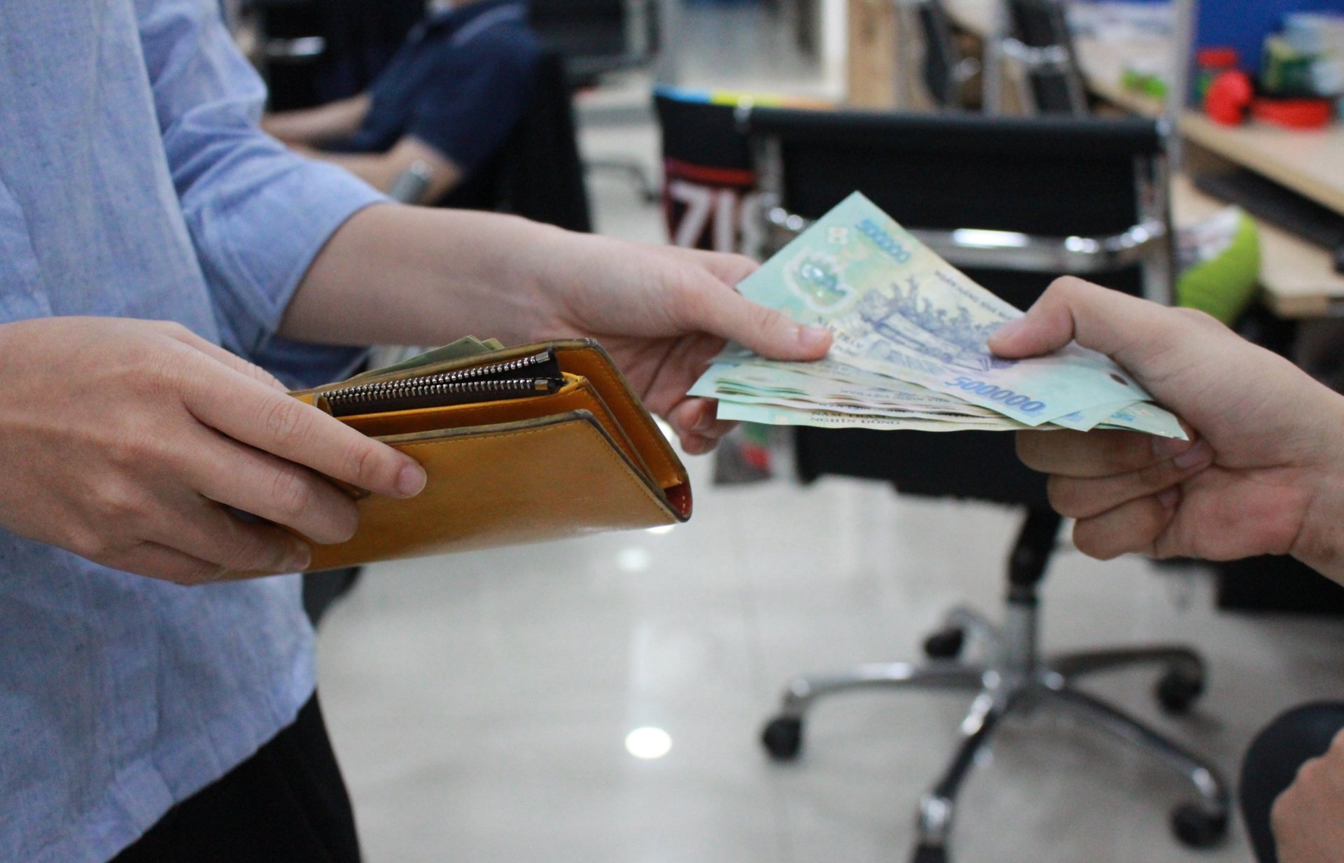 Khuyến c&#225;o từ C&#244;ng an: C&#225;ch chơi hụi đ&#250;ng luật, giảm rủi ro - Ảnh 1