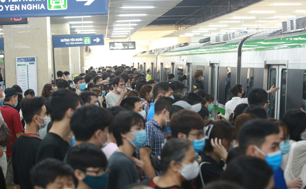 Tàu Cát Linh - Hà Đông 'đắt khách' bất ngờ, đón hơn 54.000 người trong ngày Chủ nhật - Ảnh 1