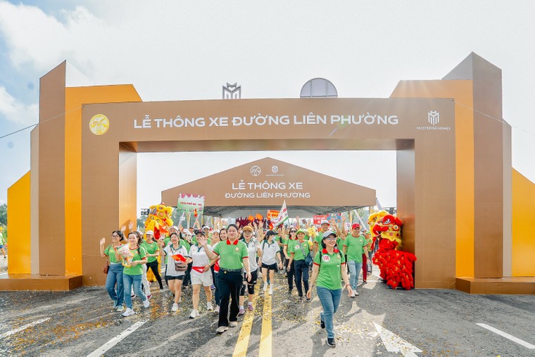 Đường Li&#234;n Phường th&#244;ng xe, t&#225;i định h&#236;nh giao th&#244;ng khu Đ&#244;ng TP.HCM - Ảnh 2