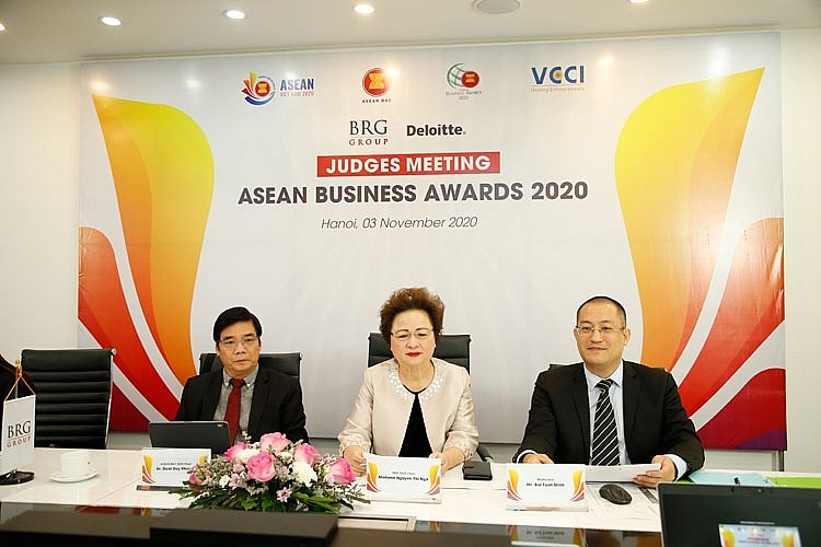 Hội đồng gi&#225;m khảo ABA 2020 c&#244;ng t&#226;m lựa chọn những doanh nghiệp xuất sắc nhất đoạt giải ABA 2020  - Ảnh 1