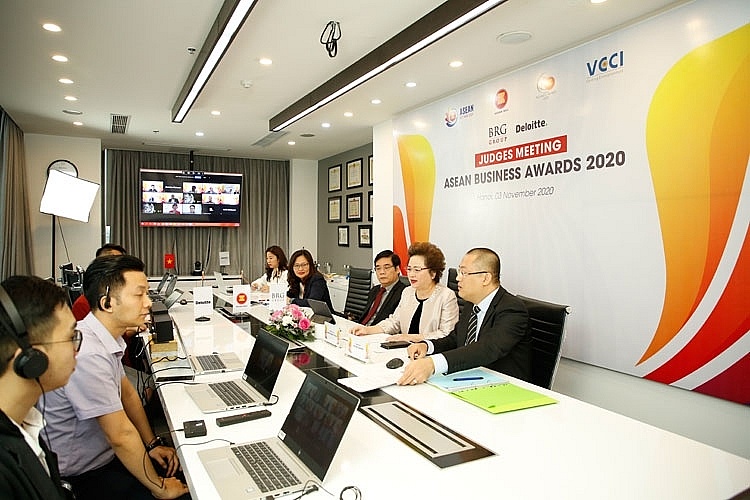 Hội đồng gi&#225;m khảo ABA 2020 c&#244;ng t&#226;m lựa chọn những doanh nghiệp xuất sắc nhất đoạt giải ABA 2020  - Ảnh 3