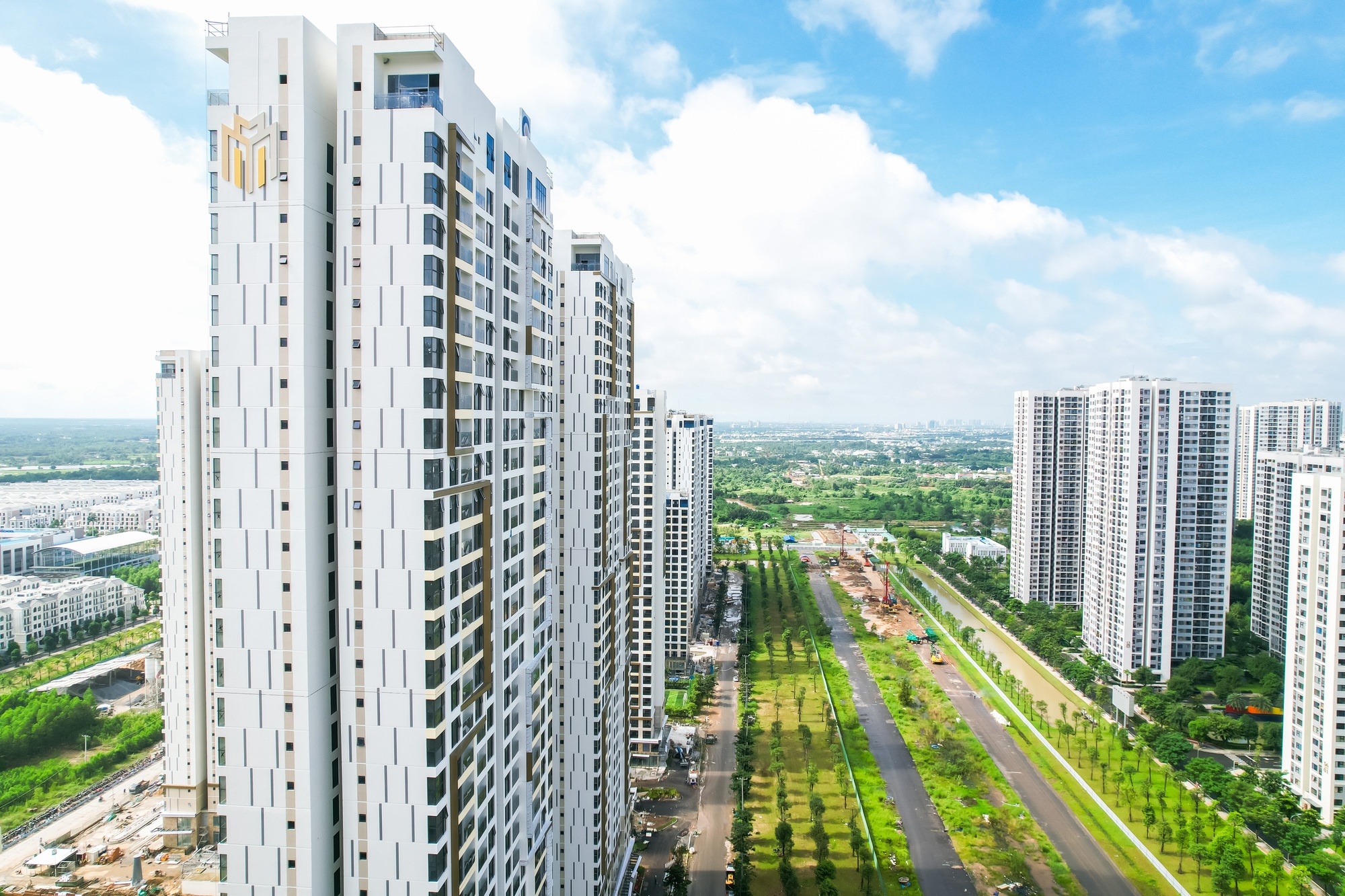 Dự &aacute;n đ&atilde; ho&agrave;n thiện tại vị tr&iacute; đắc địa, kế cận V&agrave;nh đai 3 v&agrave; loạt tiện &iacute;ch đại đ&ocirc; thị, sắp b&agrave;n giao c&ugrave;ng đ&oacute;n "s&oacute;ng" hạ tầng &nbsp;