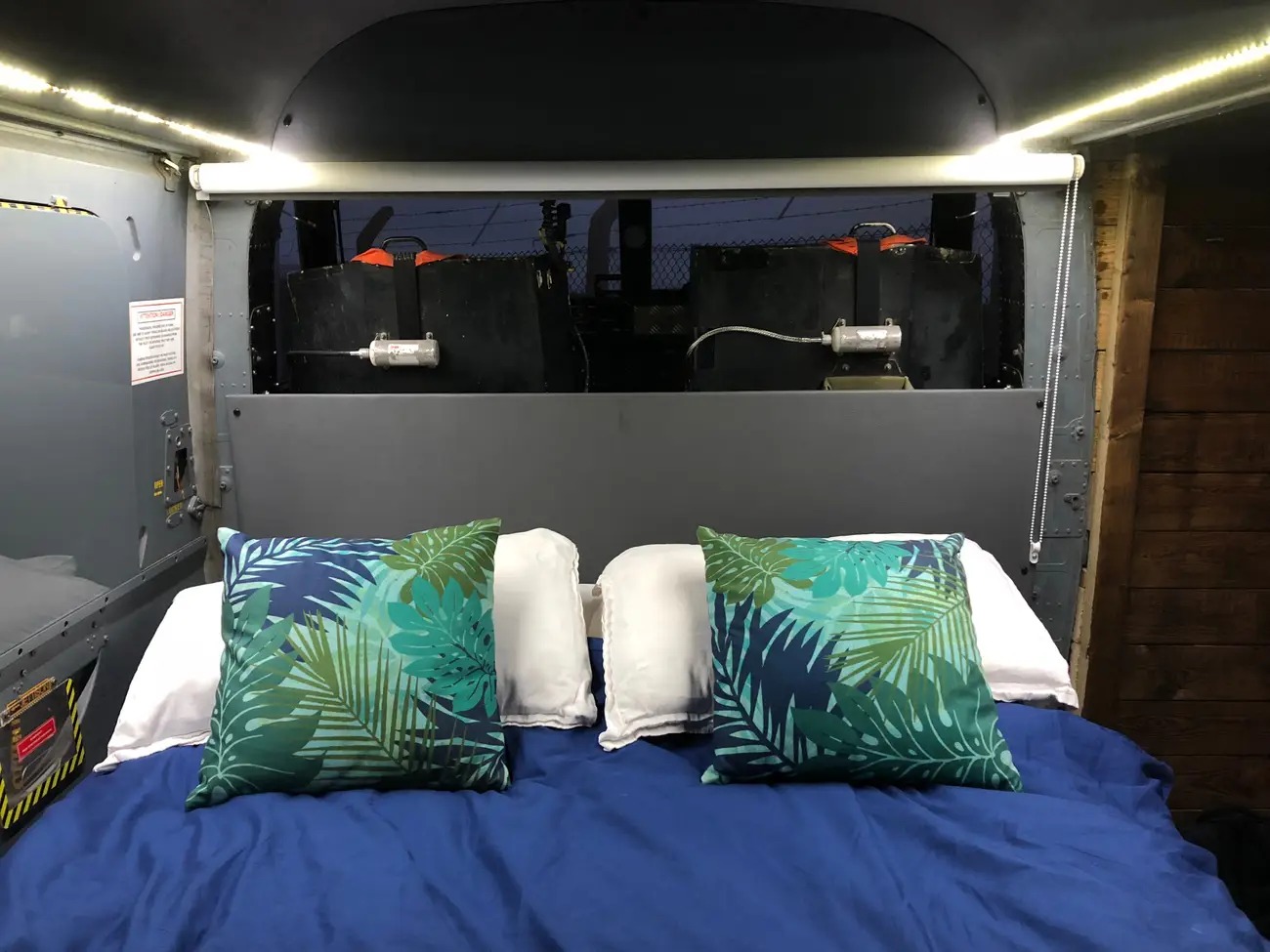 Chi 78 USD/đêm để ngủ trong một chiếc trực thăng cũ - Ảnh 4