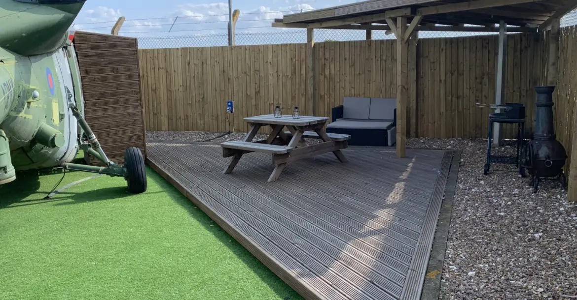 Chi 78 USD/đêm để ngủ trong một chiếc trực thăng cũ - Ảnh 6