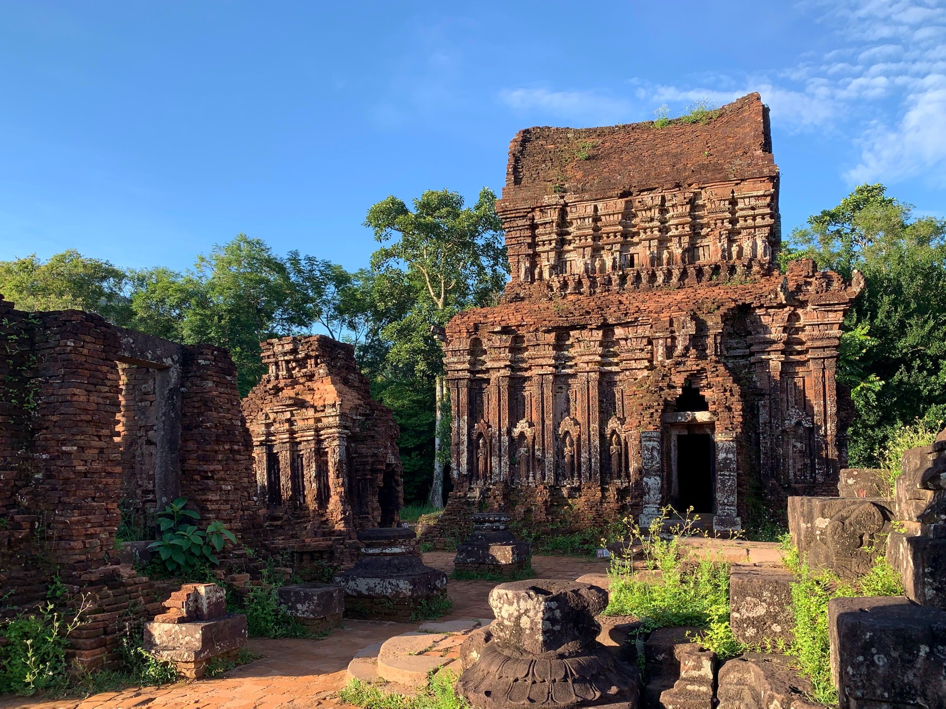 Khu đ&ocirc; thị du lịch Thu Bồn&nbsp;x&acirc;y dựng tổ hợp kh&aacute;ch sạn, nh&agrave; h&agrave;ng, khu d&acirc;n cư, c&ocirc;ng vi&ecirc;n giải tr&iacute;, tạo điểm nhấn du lịch - văn h&oacute;a gắn kết với Di sản thế giới Mỹ Sơn.&nbsp;