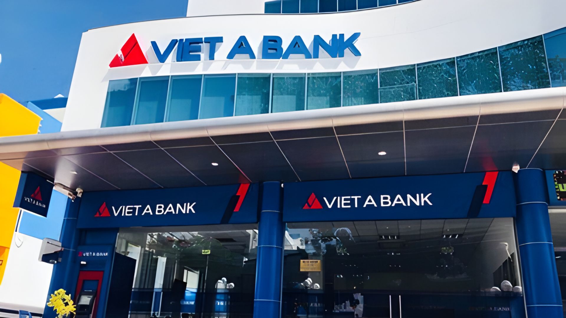 Việt &Aacute; Bank (VAB) ch&agrave;o b&aacute;n 4 triệu tr&aacute;i phiếu đợt 3, huy động hơn 400 tỷ đồng.
