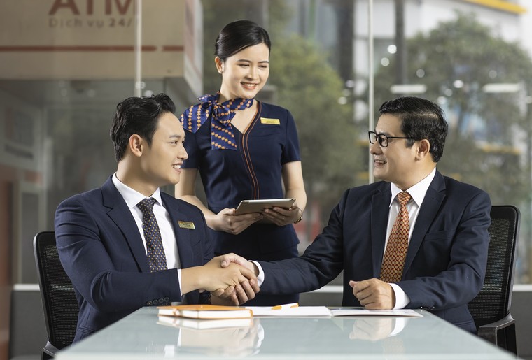 Mừng tuổi 32, SHB gieo hạnh ph&#250;c với ng&#224;n ưu đ&#227;i hấp dẫn cho kh&#225;ch h&#224;ng - Ảnh 3