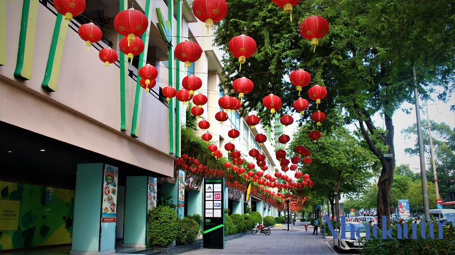 Với việc&nbsp;sau khi thay &aacute;o mới được n&acirc;ng cấp, cải tạo&nbsp;Thuận Kiều Plaza đ&atilde; thu h&uacute;t rất nhiều kh&aacute;ch h&agrave;ng với sự g&oacute;p mặt của h&agrave;ng loạt thương hiệu, cửa tiệm, nh&agrave; h&agrave;ng, ẩm thực... tại khu vực trung t&acirc;m thương mại của t&ograve;a nh&agrave;.