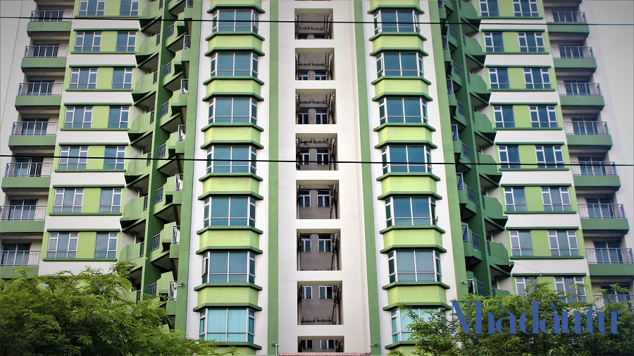 H&agrave;ng trăm căn hộ tại Thuận Kiều Plaza&nbsp;hơn 2 thập kỷ qua vẫn lu&ocirc;n trong t&igrave;nh trạng bỏ hoang v&igrave; kh&ocirc;ng c&oacute; người sinh sống do một phần v&igrave; lờ đồn đo&aacute;n c&oacute; ma, mặt kh&aacute;c do thiết kế chật hẹp đi c&ugrave;ng với đ&oacute; l&agrave; gi&aacute; th&agrave;nh qu&aacute; đắt khiến người mua kh&ocirc;ng mấy mặn m&agrave;.