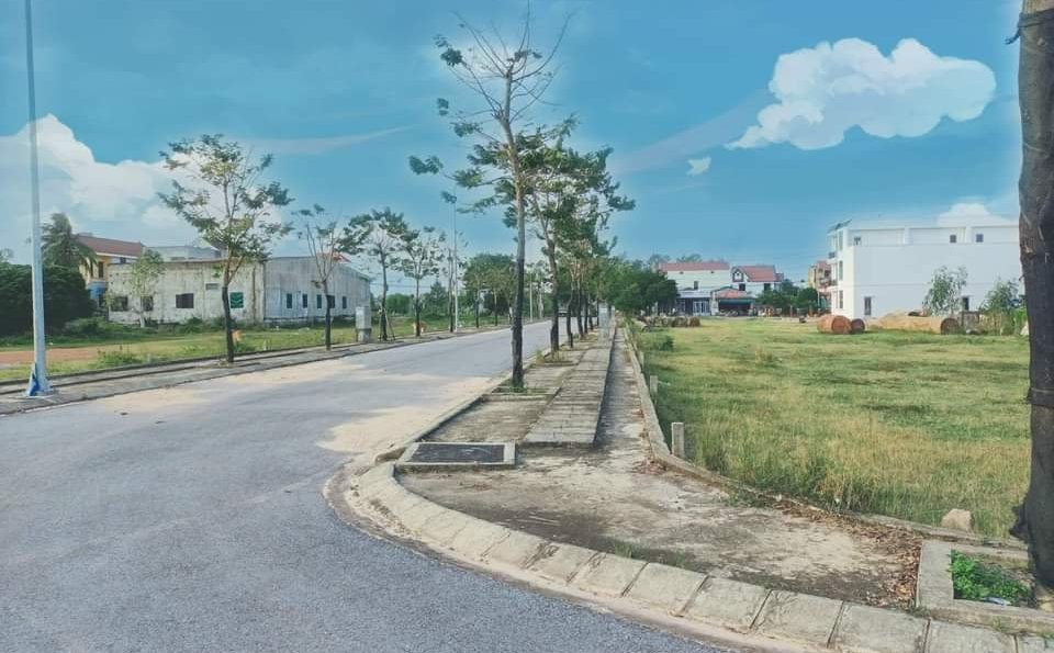 Quảng B&#236;nh giao 28 l&#244; đất kh&#244;ng qua đấu gi&#225; do “b&#225;n” kh&#244;ng c&#243; người mua - Ảnh 1