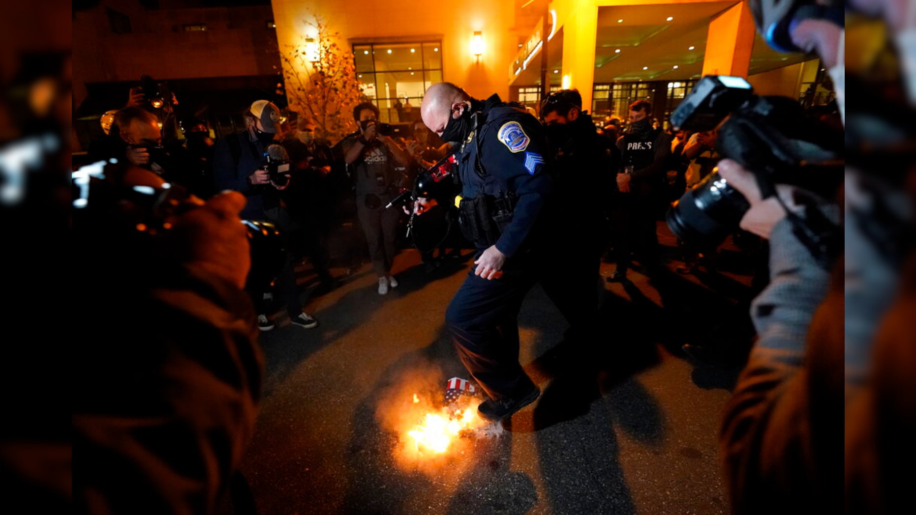 Người ủng hộ &#244;ng Trump xuống đường biểu t&#236;nh, đ&#242;i &quot;chấm dứt gian lận bầu cử&quot; - Ảnh 8