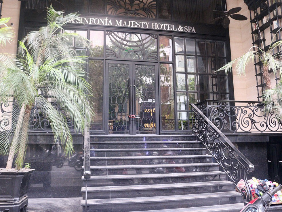 Kh&aacute;ch sạn hạng sang tr&ecirc;n khu phố cổ đ&oacute;ng cửa im l&igrave;m v&igrave; dịch Covid-19. Ảnh: B&aacute;o Thanh ni&ecirc;n.