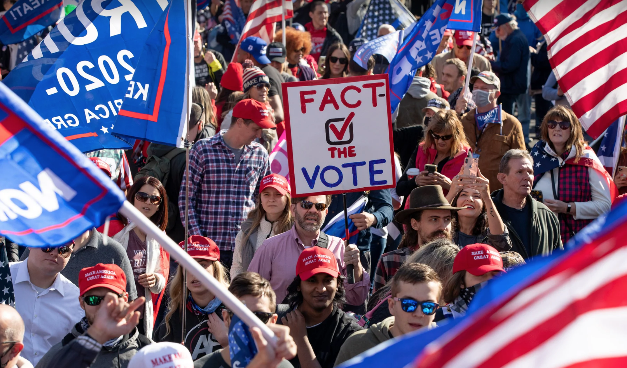 Người ủng hộ &#244;ng Trump xuống đường biểu t&#236;nh, đ&#242;i &quot;chấm dứt gian lận bầu cử&quot; - Ảnh 2