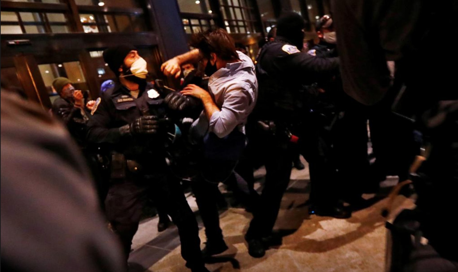 Người ủng hộ &#244;ng Trump xuống đường biểu t&#236;nh, đ&#242;i &quot;chấm dứt gian lận bầu cử&quot; - Ảnh 10