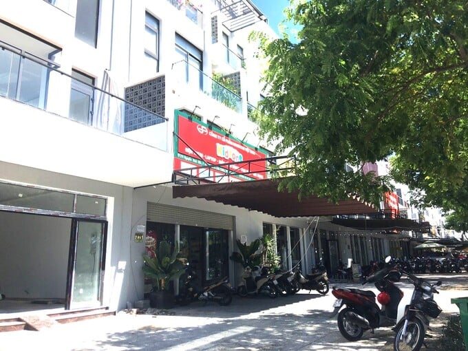 D&atilde;y shophouse tr&ecirc;n đường Nguyễn Sinh Sắc do C&ocirc;ng ty Hai Hạnh k&yacute; hợp đồng với kh&aacute;ch h&agrave;ng