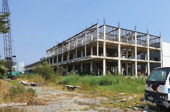 Nhiều hạng mục của dự &aacute;n c&ograve;n dang dở