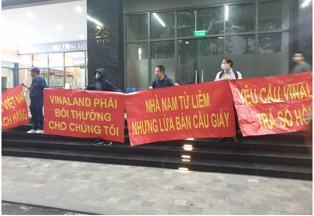 Cu d&acirc;n nhiều lần tập trung căng băng r&ocirc;n, "tố" những sai phạm của chủ đầu tư v&agrave; y&ecirc;u cầu đối thoại.