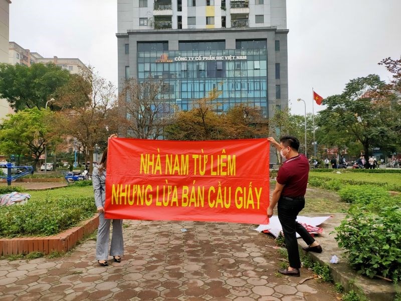 Cư d&acirc;n t&igrave;m đến trụ sở của BIC Việt Nam - đơn vị ph&acirc;n phối, ph&aacute;t triển dự &aacute;n để căng băng r&ocirc;n