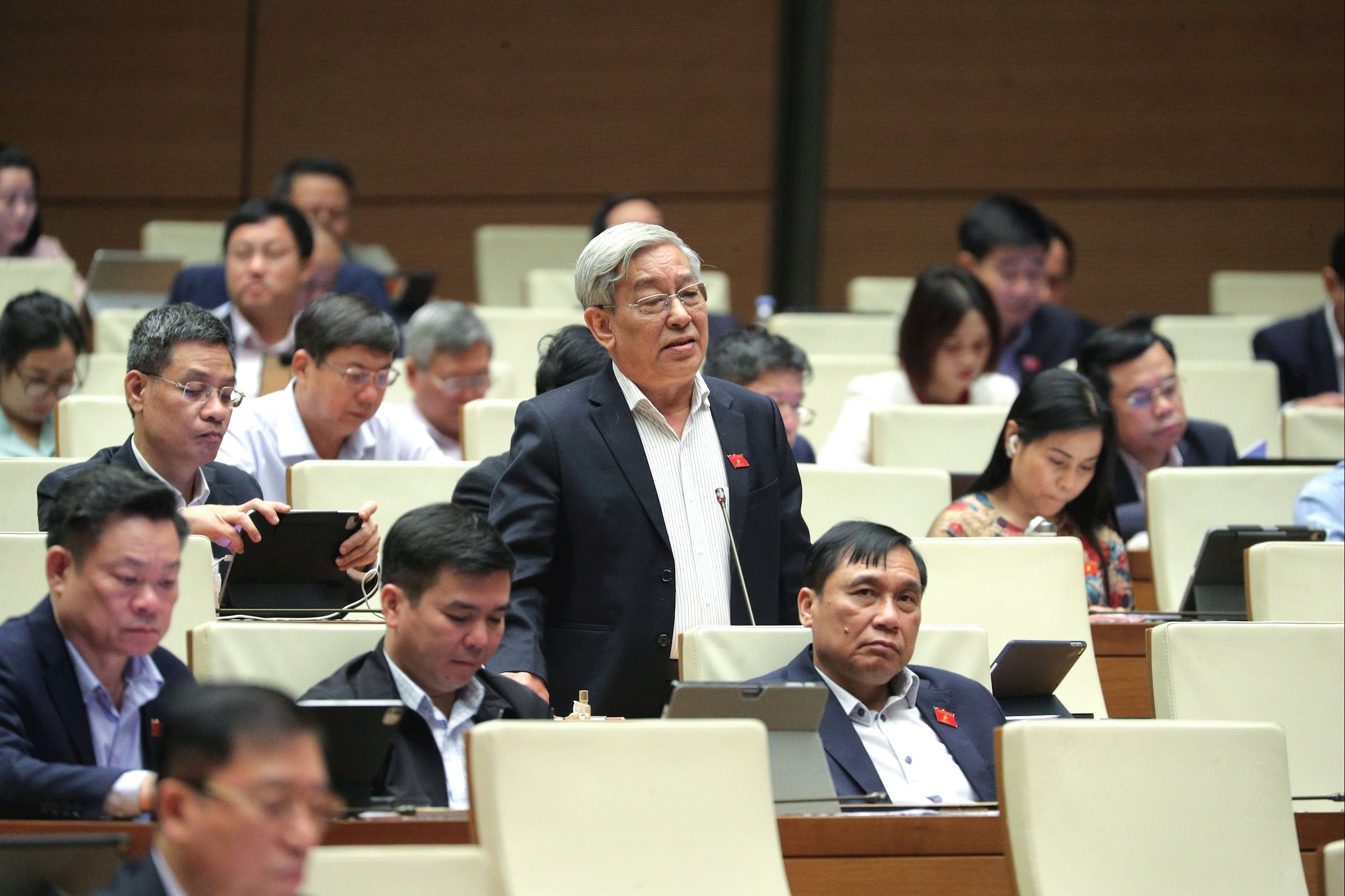 Đại biểu Quốc hội L&ecirc; Xu&acirc;n Th&acirc;n (đo&agrave;n Kh&aacute;nh H&ograve;a) ph&aacute;t biểu.