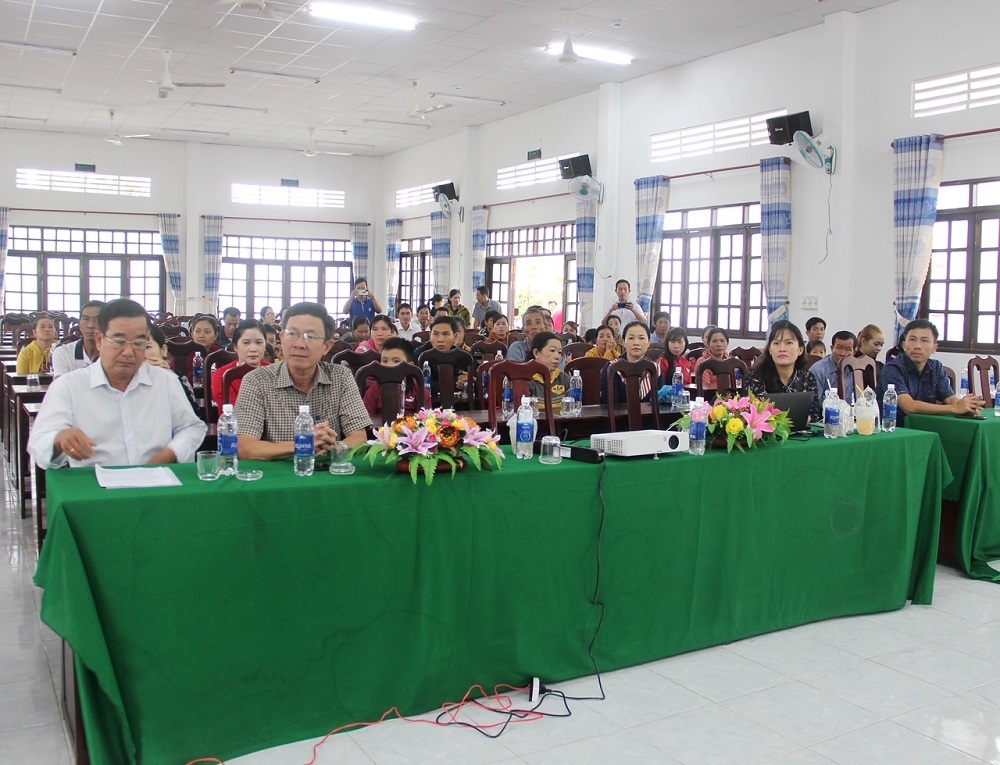 C&aacute;c kh&aacute;ch mời, thầy c&ocirc; gi&aacute;o v&agrave; phụ huynh Trường tiểu học Ng&ocirc; Hữu Hạnh 1 tham dự buổi tập huấn. &nbsp;