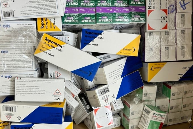 C&aacute;c sản phẩm bị tạm giữ c&oacute; gi&aacute; trị hơn 4,5 tỷ đồng. (Ảnh: PLO)