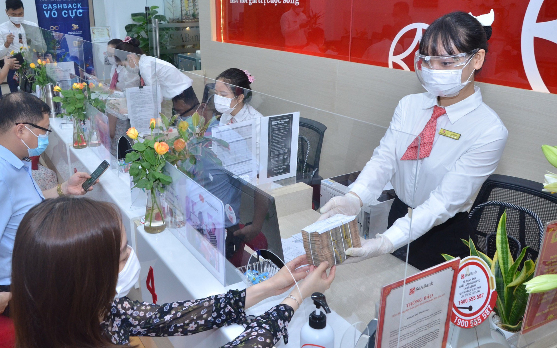 Trong số c&aacute;c khoản nợ ti&ecirc;u d&ugrave;ng rao b&aacute;n, khoản thấp nhất c&oacute; gi&aacute; khởi điểm chỉ chưa đến 13 ngh&igrave;n đồng, hai khoản nợ c&oacute; gi&aacute; trị cao nhất tr&ecirc;n 68 triệu đồng.