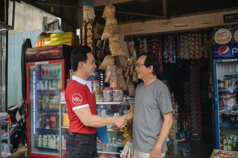 VinShop lu&ocirc;n thấu hiểu những kh&oacute; khăn của chủ tạp h&oacute;a, để đưa c&aacute;c giải ph&aacute;p c&ocirc;ng nghệ, t&agrave;i ch&iacute;nh giải quyết những kh&oacute; khăn đ&oacute;.