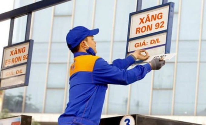 Giá xăng có thể giảm 100 - 200 đồng/lít vào chiều nay - Ảnh 1