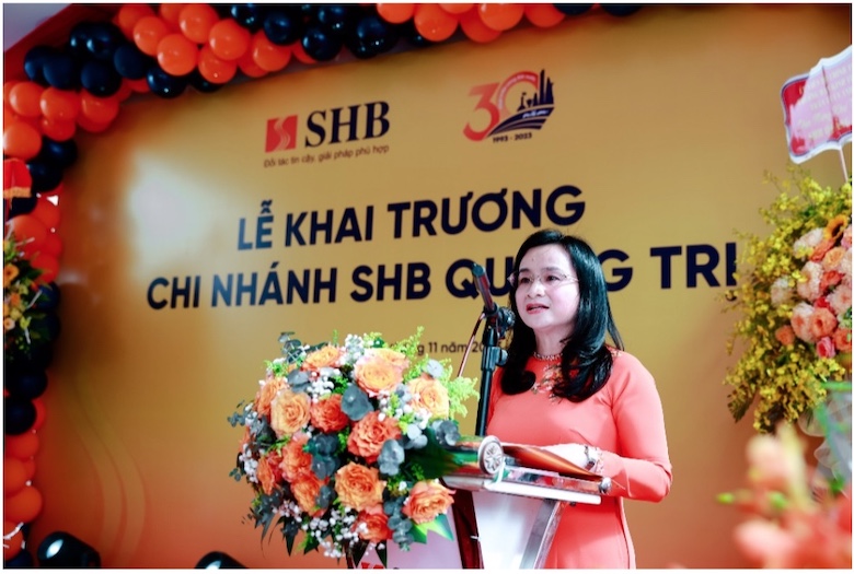 Tổng Gi&aacute;m đốc SHB Ng&ocirc; Thu H&agrave; nhấn mạnh SHB Quảng Trị sẽ hoạt động an to&agrave;n, hiệu quả v&agrave; đ&oacute;ng g&oacute;p v&agrave;o sự ph&aacute;t triển kinh tế của tỉnh. Ảnh: SHB