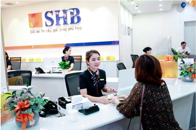 Với cơ sở vật chất khang trang c&ugrave;ng đội ngũ nh&acirc;n vi&ecirc;n chuy&ecirc;n nghiệp, tận t&acirc;m, SHB Quảng Trị sẽ mang đến cho kh&aacute;ch h&agrave;ng đầy đủ c&aacute;c giải ph&aacute;p t&agrave;i ch&iacute;nh hiệu quả v&agrave; tiện &iacute;ch. Ảnh: SHB