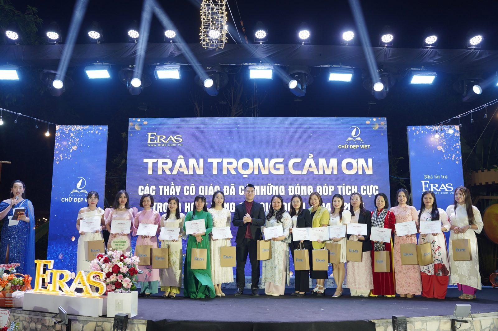 Trao thư cảm ơn cho c&aacute;c c&ocirc; gi&aacute;o đ&atilde; c&oacute; những đ&oacute;ng g&oacute;p t&iacute;ch cực trong hoạt động CLB giai đoạn 2024- 2025.