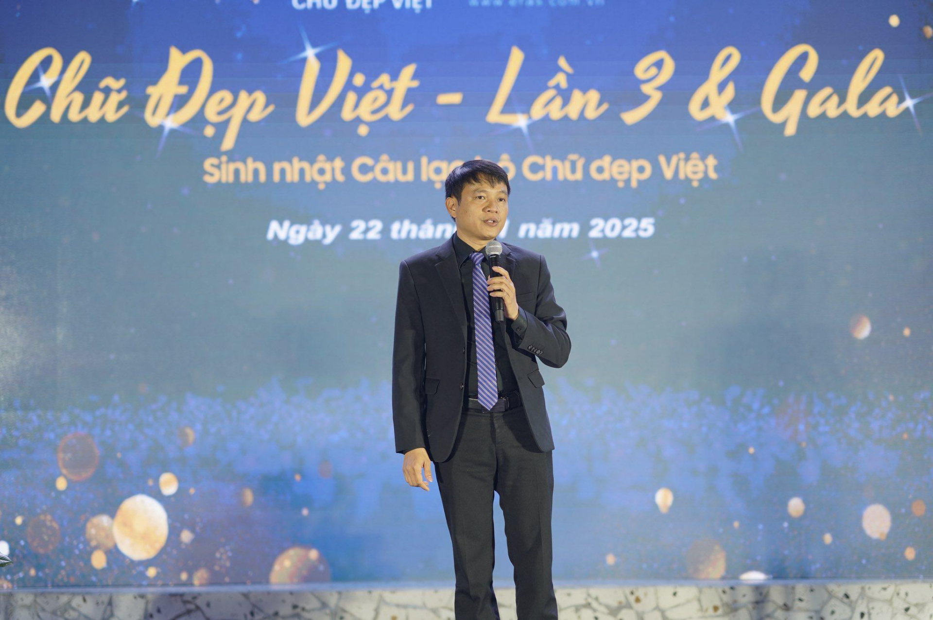 &Ocirc;ng Phan Văn Cường - Tổng Gi&aacute;m đốc C&ocirc;ng ty TNHH Thanh Chương, Chủ tịch CLB Chữ đẹp Việt, Trưởng BTC.