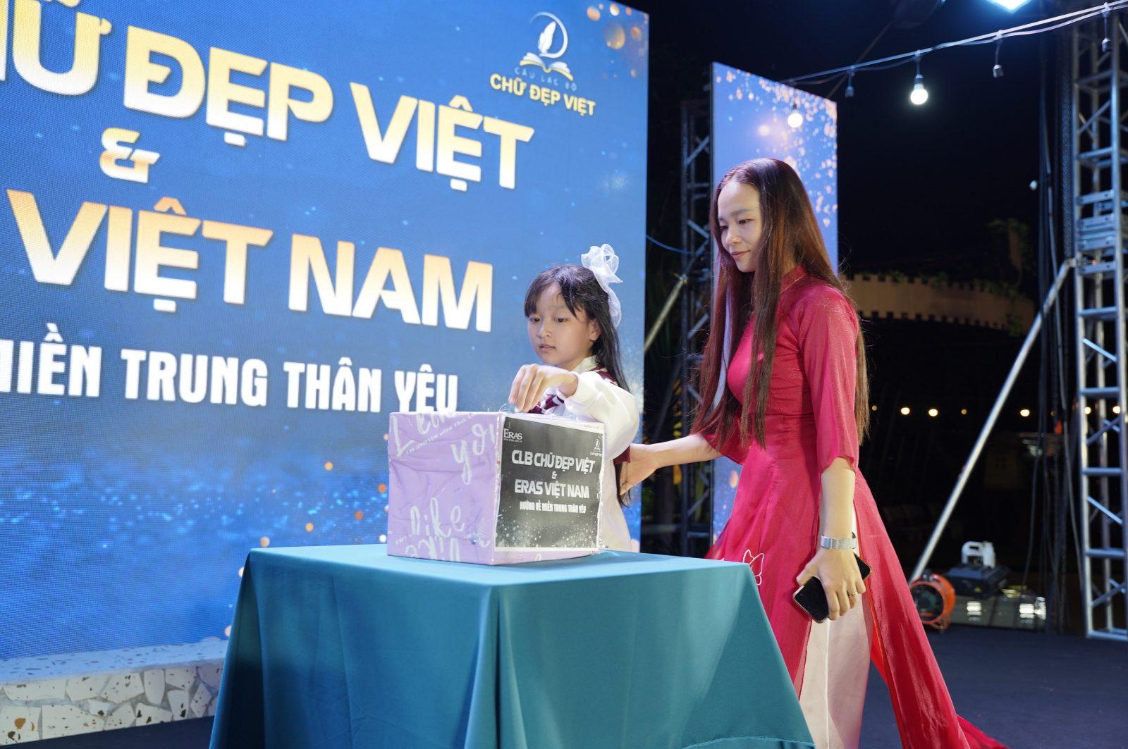 Cũng trong khu&ocirc;n khổ chương tr&igrave;nh, CLB Chữ đẹp Việt v&agrave; Eras Việt Nam đ&atilde; tiến h&agrave;nh quy&ecirc;n g&oacute;p ủng hộ hướng về đồng b&agrave;o miền Trung.