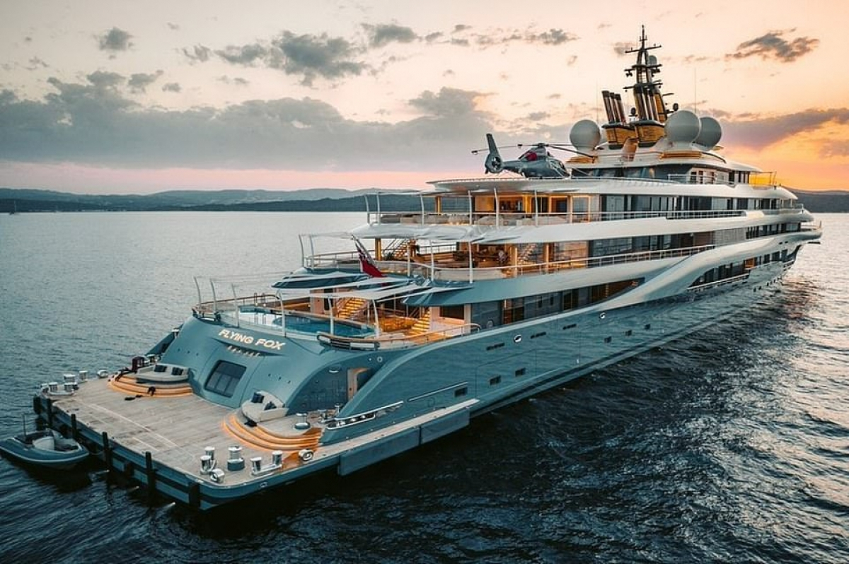 Du thuyền Flying Fox c&oacute; thiết kế sang trọng, đạt ti&ecirc;u chuẩn 5 sao.