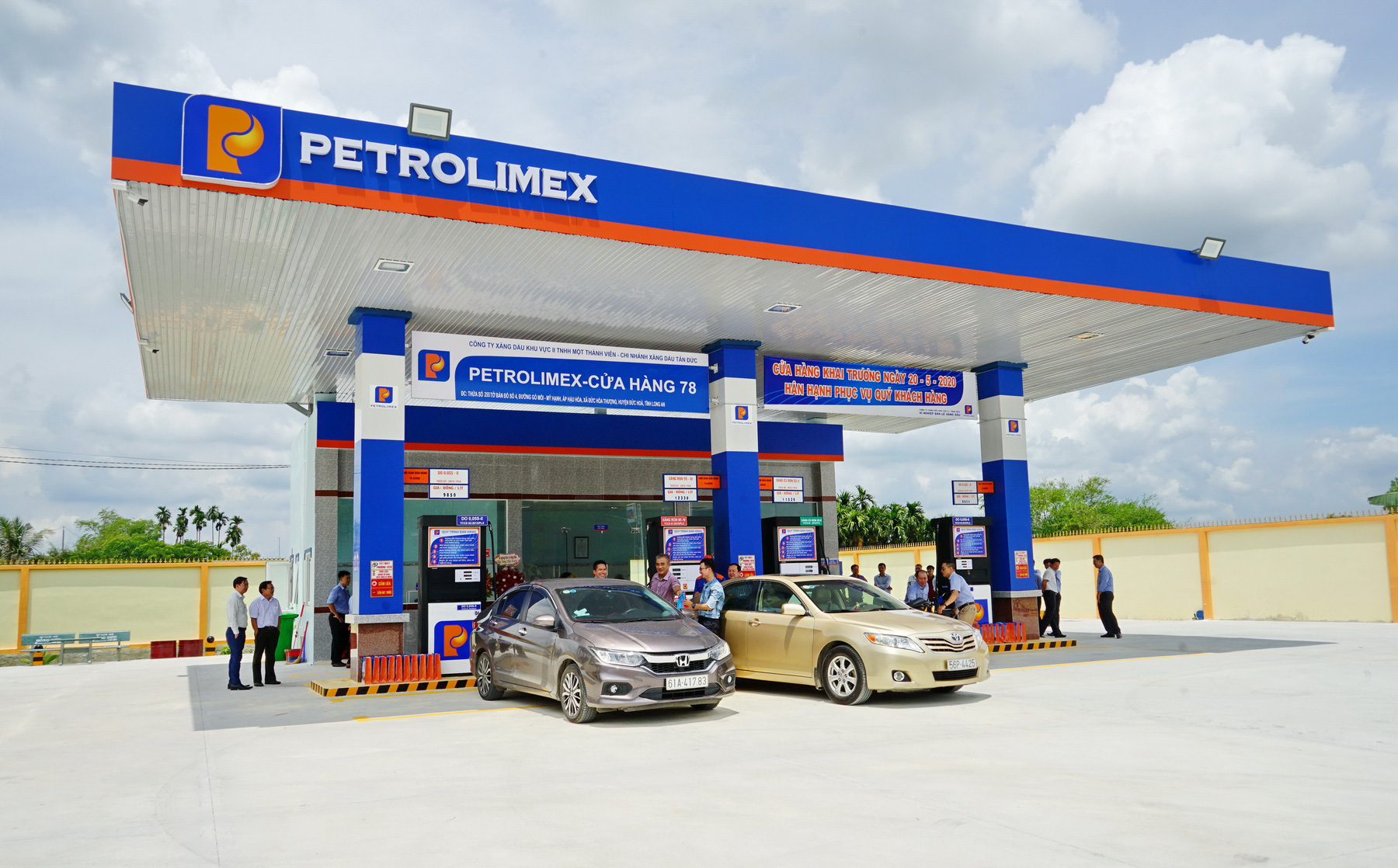 N&#243;ng: Từ 15h chiều nay, gi&#225; xăng dầu đồng loạt giảm mạnh - Ảnh 1