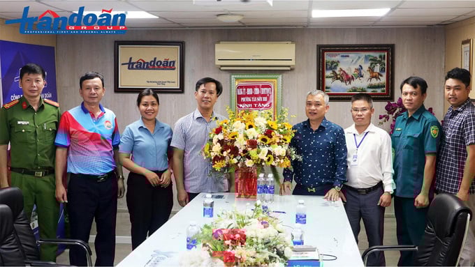 Trần Do&#227;n Group Đ&#243;n Đo&#224;n C&#225;n Bộ Phường T&#226;n Sơn Nh&#236; Ch&#250;c Mừng Ng&#224;y Doanh Nh&#226;n Việt Nam 13/10 - Ảnh 1
